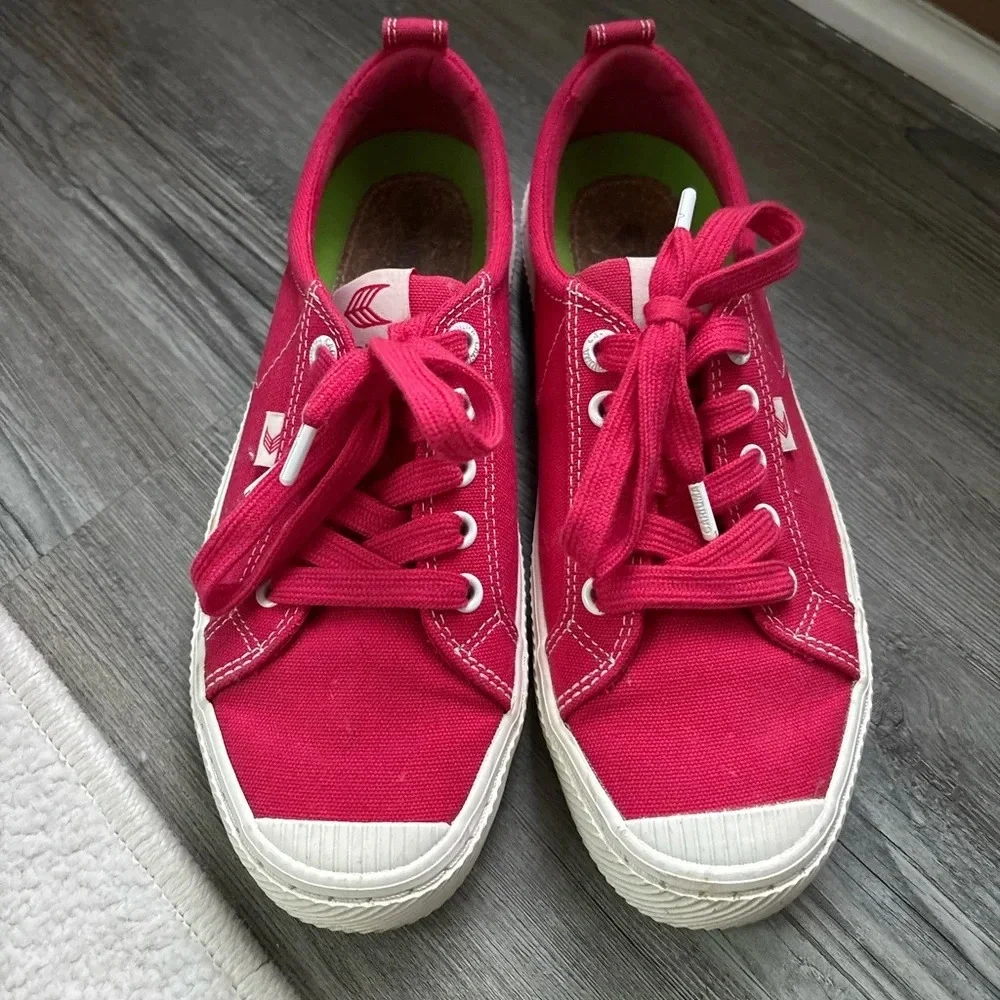 Cariuma OCA Low Pantone Magenta Canvas Sneakers Sz 7.5 - Picture 3 of 8